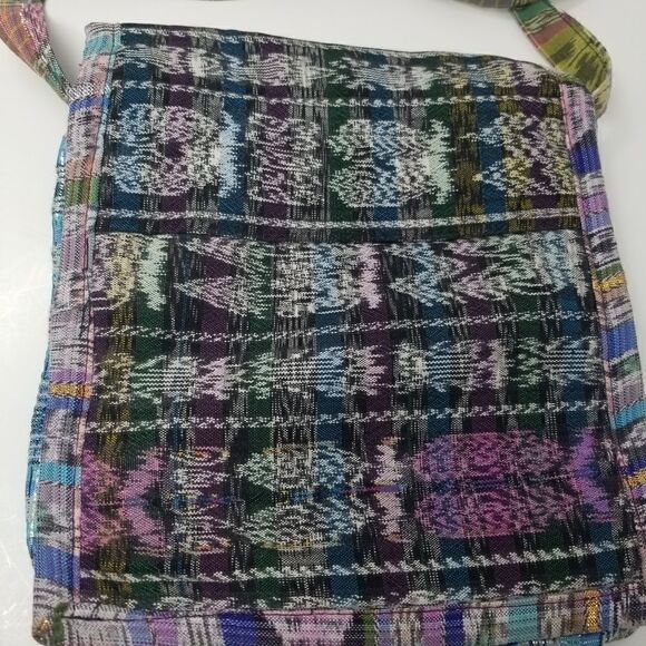 Beautiful floral embroidered crossbody bag. - Picture 9 of 14